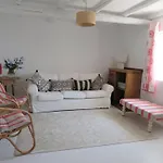 Sarakinatika House