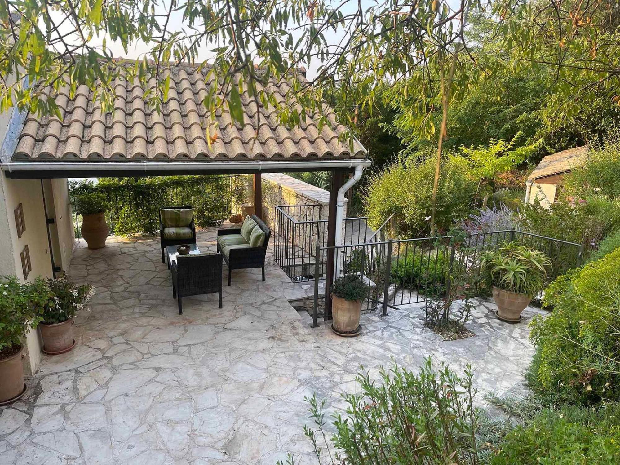 Sarakinatika House *